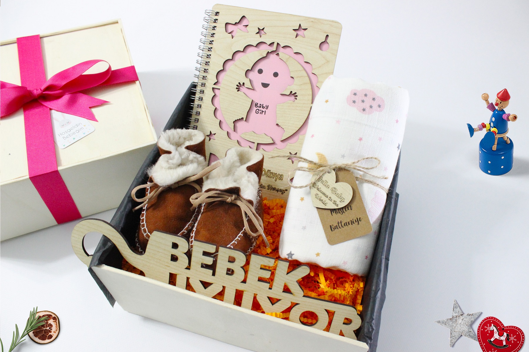 Merhaba Dünya Kız Bebek Hediye Kutusu (Hello World Baby